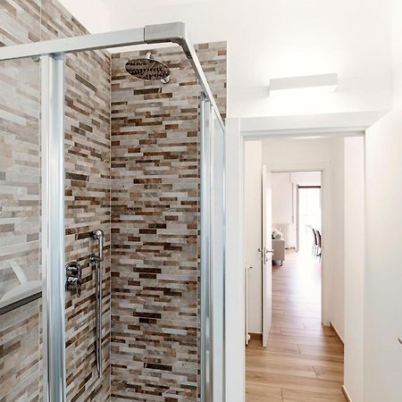 Apartamento Piazza Roma - The House Of Travelers Como Exterior foto