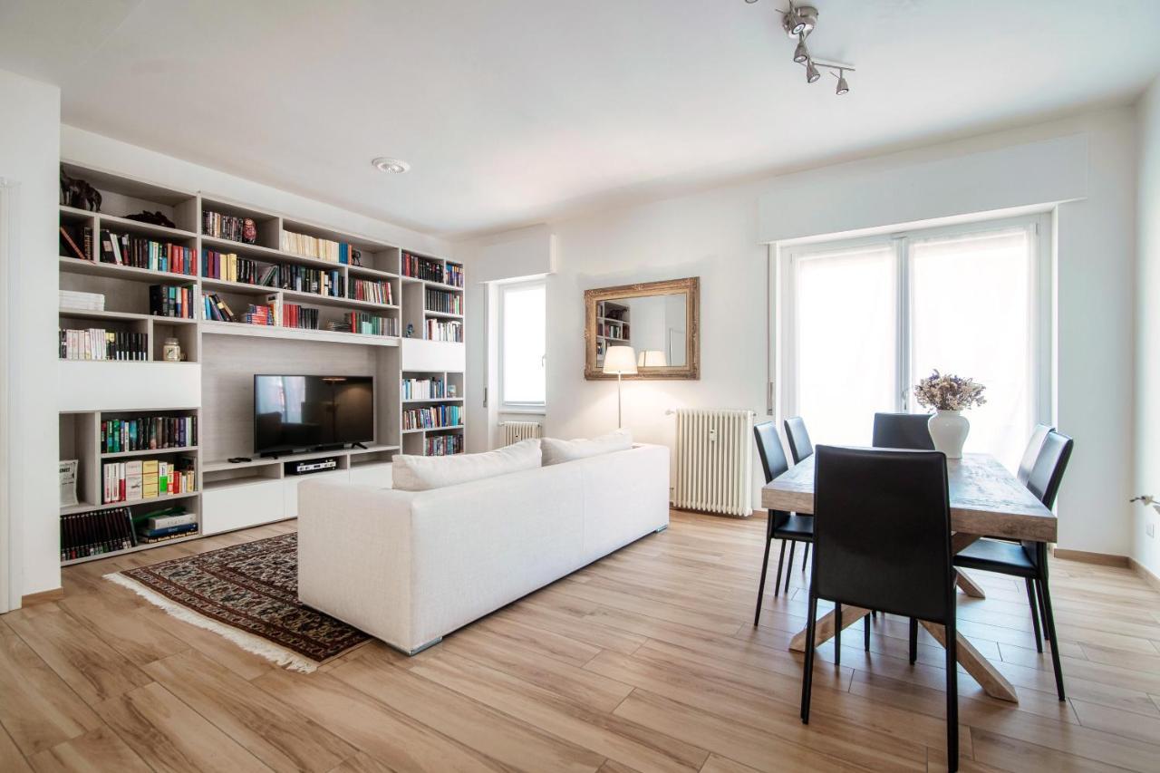 Apartamento Piazza Roma - The House Of Travelers Como Exterior foto