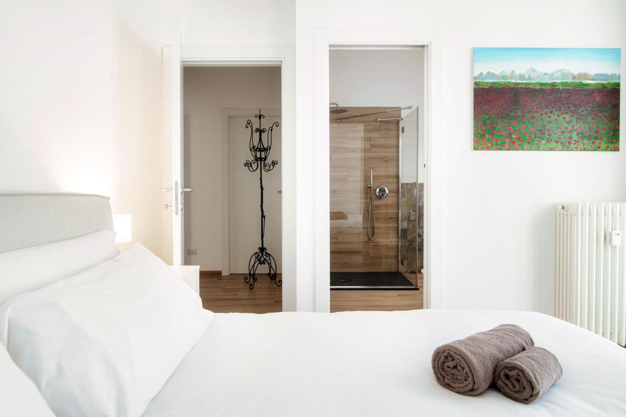Apartamento Piazza Roma - The House Of Travelers Como Exterior foto