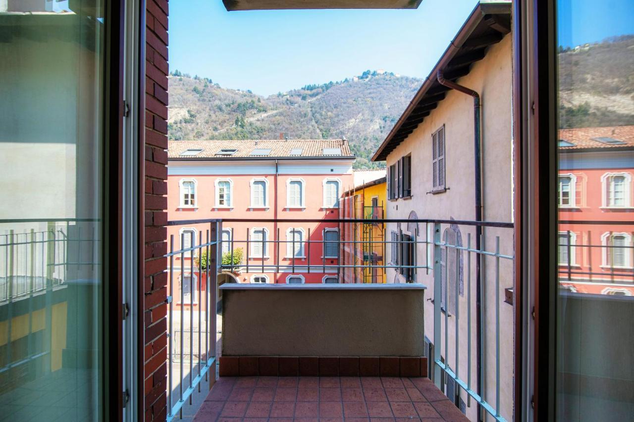 Apartamento Piazza Roma - The House Of Travelers Como Exterior foto