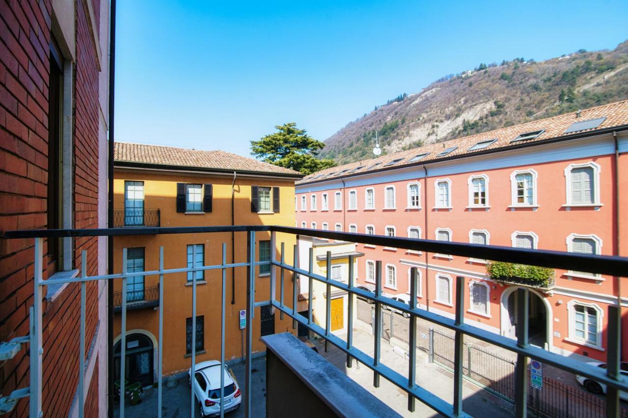 Apartamento Piazza Roma - The House Of Travelers Como Exterior foto