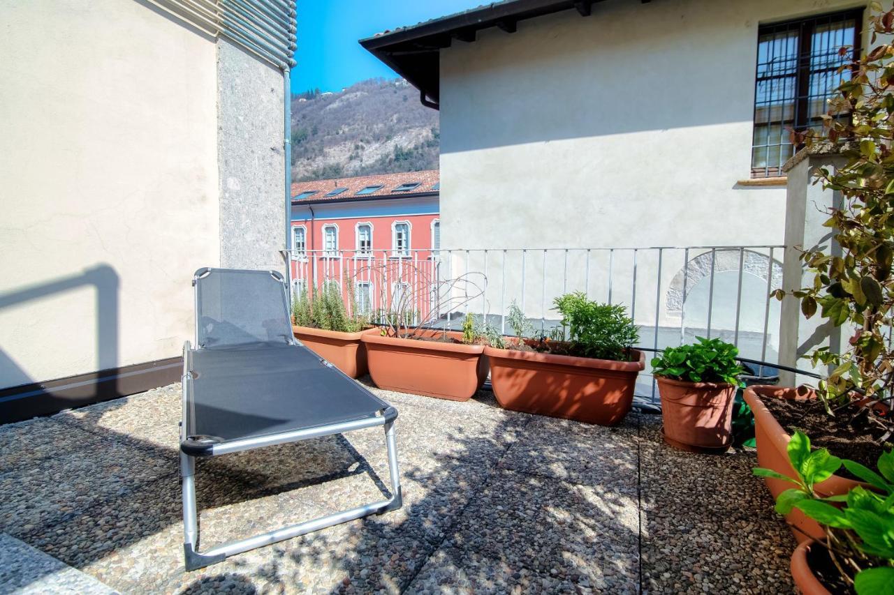 Apartamento Piazza Roma - The House Of Travelers Como Exterior foto