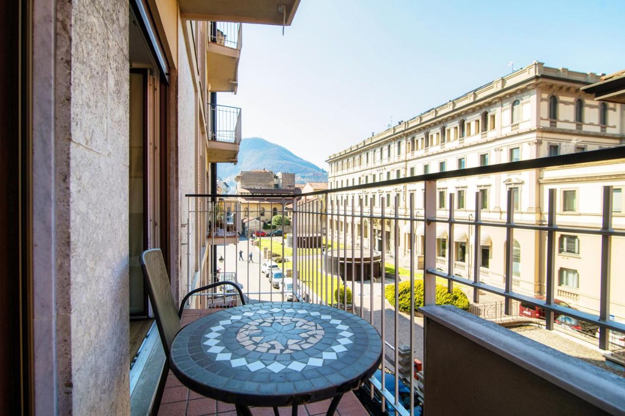 Apartamento Piazza Roma - The House Of Travelers Como Exterior foto
