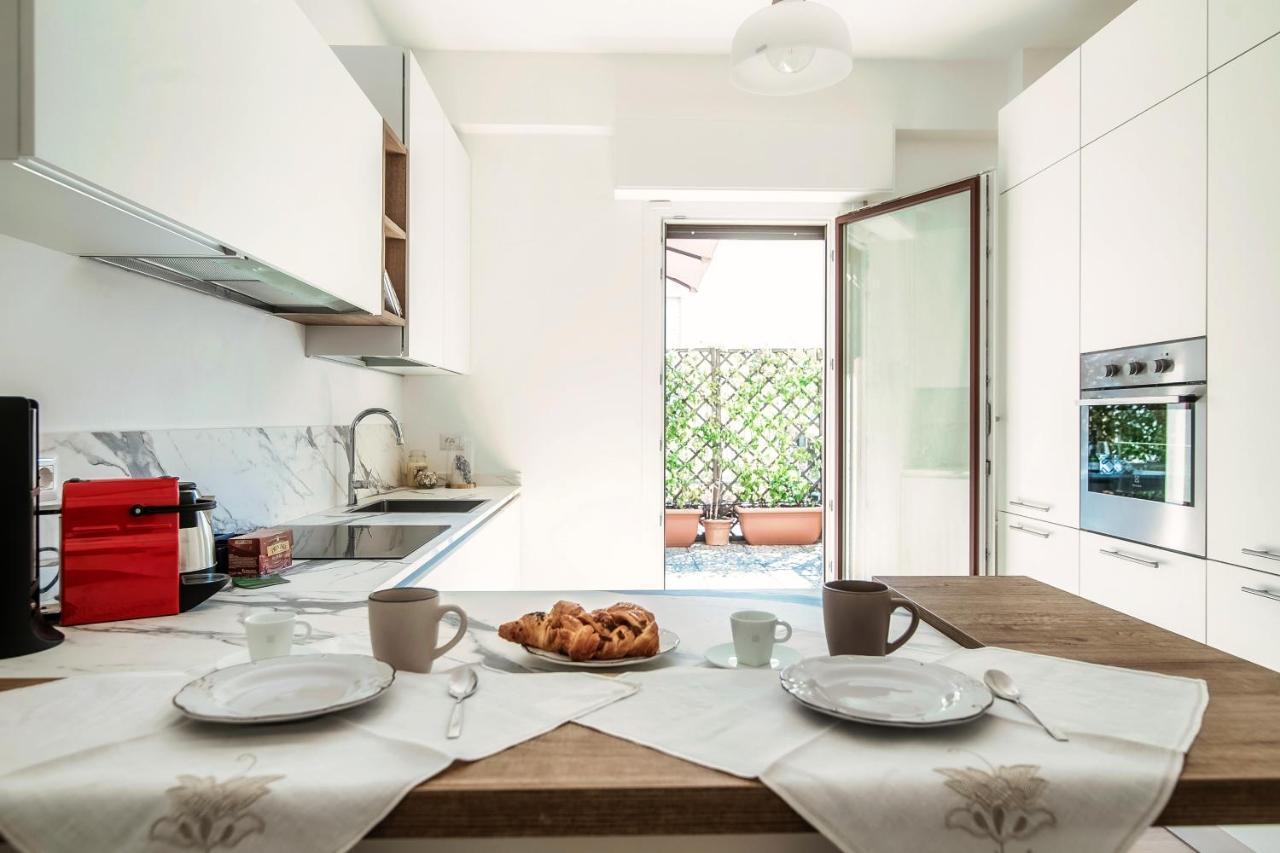 Apartamento Piazza Roma - The House Of Travelers Como Exterior foto