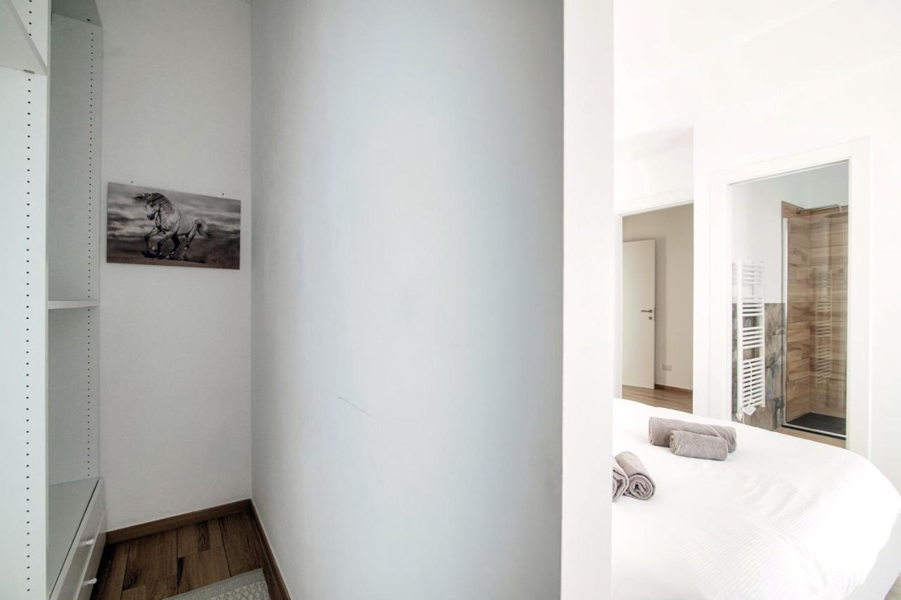 Apartamento Piazza Roma - The House Of Travelers Como Exterior foto