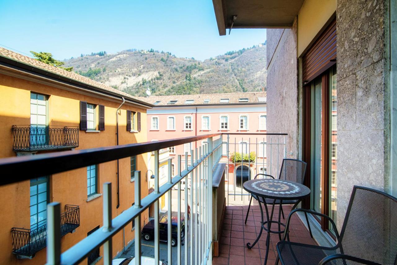 Apartamento Piazza Roma - The House Of Travelers Como Exterior foto