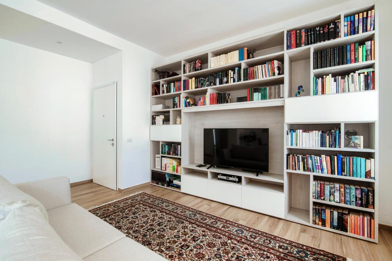 Apartamento Piazza Roma - The House Of Travelers Como Exterior foto