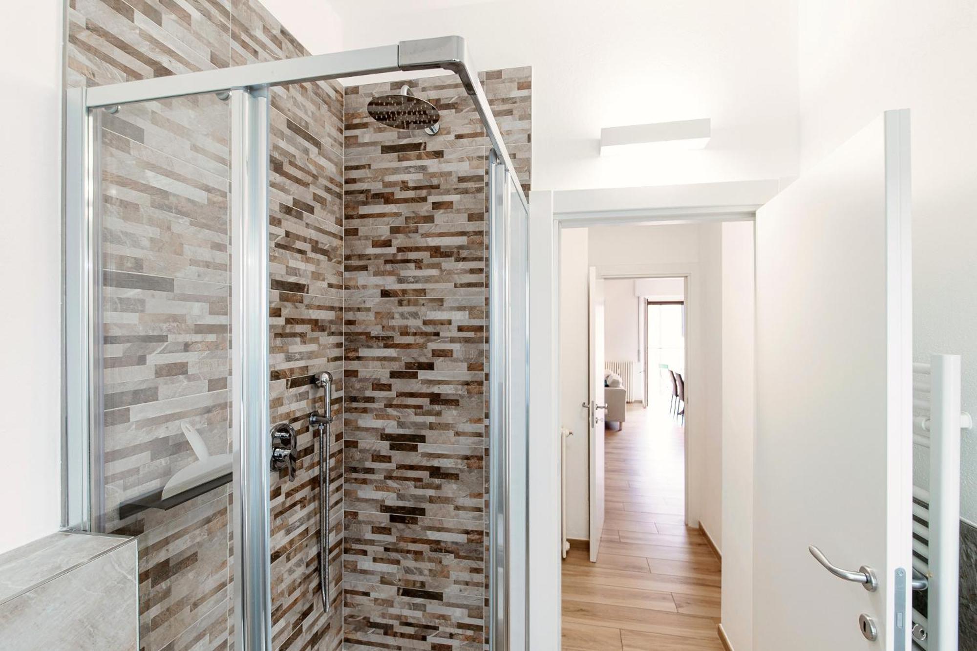 Apartamento Piazza Roma - The House Of Travelers Como Exterior foto