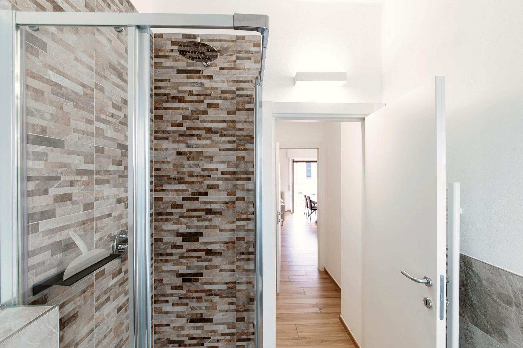 Apartamento Piazza Roma - The House Of Travelers Como Exterior foto